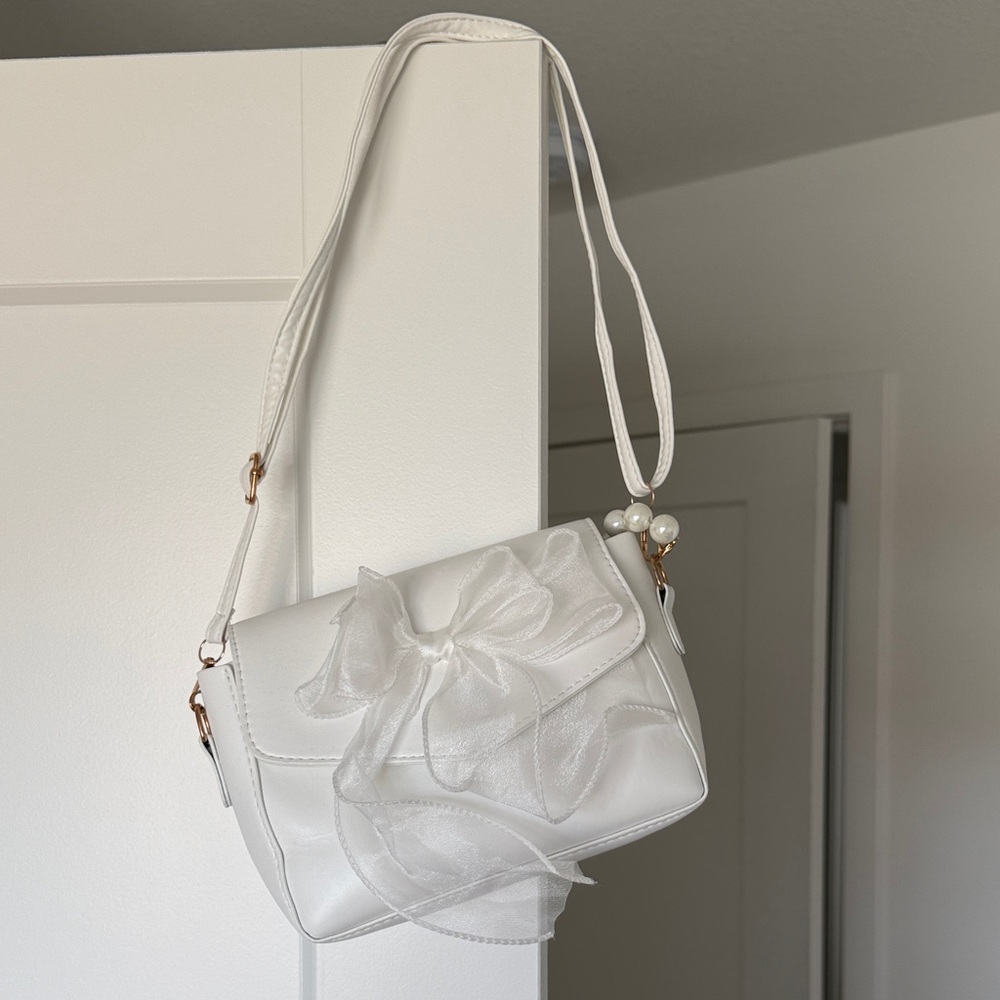 SHEIN Elegant White Mini Bag with Bow Accent